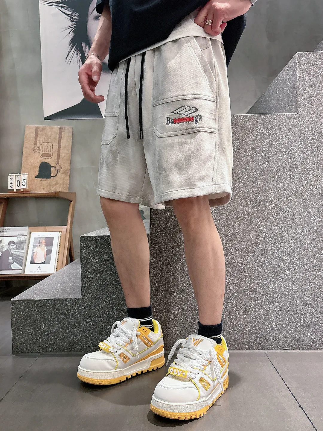 Balenciaga's three-standard complete 2026 summer New Arrival men's casual shorts, advanced custom-made Breathable fabric, Breathable fabric, extremely stretchy and comfortable, impeccable details, top-grade accessories, original logo design concept, delicate and soft feel! The upper body fit is awesome! Size: M-XXXL Please state your height and weight when ordering